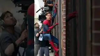 These are NOT graphics - Tobey Maguire actually crawled up the walls!