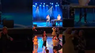 leende guldbruna ögon med Gutta fra Scandinavia Vikingarna #livemusic #dansband
