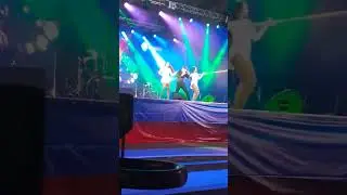 Феликс Царикати поёт песню Два капучино