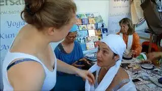 Turban tying at the European Yoga Festival, Style #2