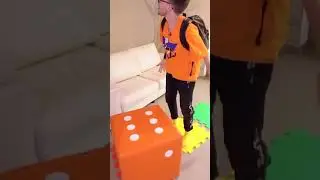 😱 Команда А4 играют в напольную игру!