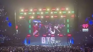 Armys singing happy birthday to jin at jingle ball!! #bts#jin#jingleball#birthdaysong
