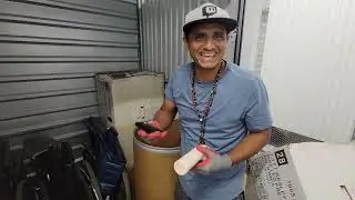 Almacen abandonado con una cajita perrona!