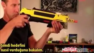 Sofra Tuzuyla Sinek Avlayan Adam