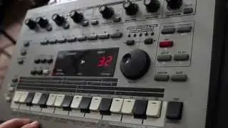 Roland MC 303 Groovebox Tutorial (Part 2)