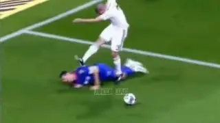 Pepe using the opponent player as the ball...