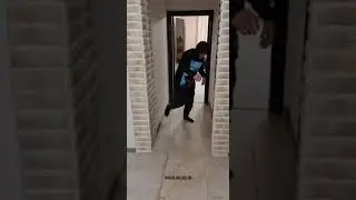 РЕПТИЛОИД ИСПОЛНЯЕТ ТАНЕЦ