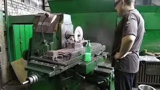 Резка металла на горизонтально-фрезерном станке.