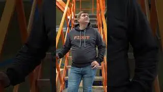 Когда решил посмотреть по сторонам, работая на складе 😎