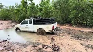 မိုးရာသီဆိုရင် သူဆွဲ ကိုယ်ဆွဲပဲ😅😅