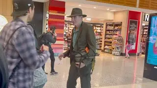JAMES TAYLOR MEETS FANS AT SYDNEY AIRPORT