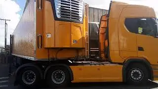 Nova Scania amarela top demais