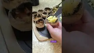 Запечённые шампиньоны в беконе