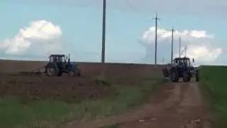 2 МТЗ 1221 БЕЛАРУС САРЭКС с ПЛН 5-35 на вспашке.