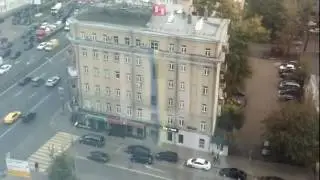 Неизвестные вывесили флаг Украины на доме в центре Москвы