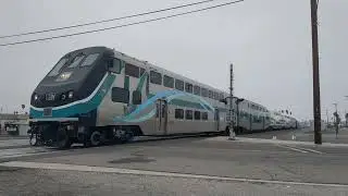 Metrolink 905 and BNSF 7017 meet near Riverside Downtown