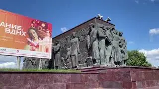 Монумент Рабочий и Колхозница на ВДНХ в Москве