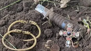 Treasure scattered in the forest! I found them one by one and took them out