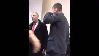 после вызова милиции начали приезжать непонятные персонажи1