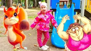Настя и Папа ловят в лесу страшную белку