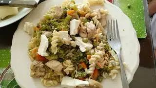 Ensalada de Fideos Deliciosa: Una receta fácil y fresca para disfrutar en cualquier momento