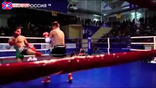 Бойцы Сергей Гизатулин и Александр Кудинов вышли на ринг под флагом ДНР