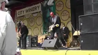 Los Straitjackets