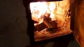 Старая печка пыхтит, как паровоз
