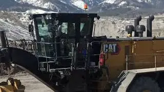 Автогрейдер CAT