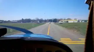 Cessna 172m Taxi to the active KMIC