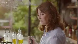 Nigella Lawson Mispronounces Microwave