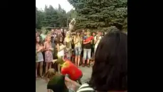 Танцевальная группа из Енакиево на фестивале красок Холли.