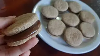 Alfajores integrales rellenos de dulce de leche / Con harina integral