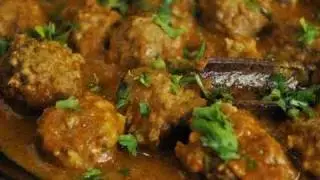 Chicken Kofta (Meatballs) Curry Indian Recipe | Show Me The Curry