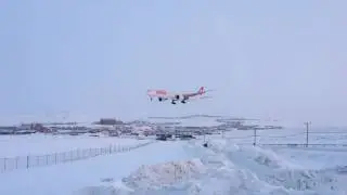 ШОК! Аварийная посадка Boeing 777 с отказом двигателя!