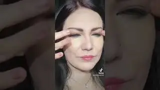 Smudge eyeliner makeup