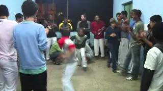 CAPOEIRA - Mestre Suspeito e alunos no Cineclube de Araras
