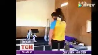 one hand lift girl