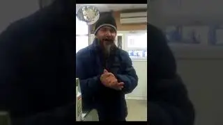 Бомж поет в магазине  Все для тебя
