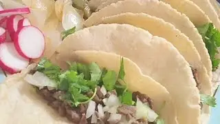 Tacos de carne asada