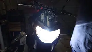 How to Change YAMAHA MT-07 RM33 Front headlight Bulb