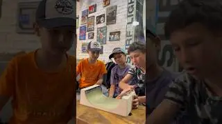 Ребята учатся делать трюки на фингере в рампе🛹😊 #fingerboard  #скейтлагерь #фингерборд