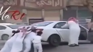 يفحط ونشب ف الرصيف وجاته الفزعه  😂😂 #ترند_السعودية #2024 #هجوله