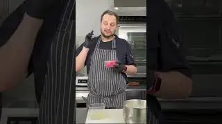 Как выбрать клубнику для торта? Что лучше свежие ягоды или замороженные? #shorts #lifehacks #tricks