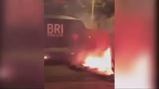 Броневик полиции эпично сносит препятствия