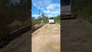 Рабочие работают сами по себе, начальства с ними нет. 🤦‍♂️