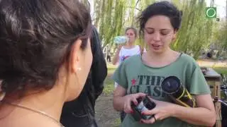 How to take a photo with a shoe box?