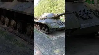 Обзор танка с которого упал ребенок. Поэтому на танк забираться нельзя.