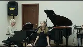 Выступление солистки хора младших классов Карповой Алисы 2 класс "Светлячок"