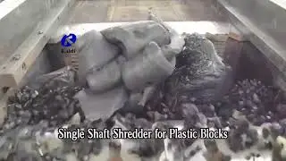 Single shaft shredder shreds plastic blocks#singleshaftshredder #plasticblocks #recycling #shredder 